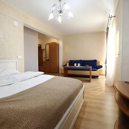 Appartamento City Center Apartment On Skryganova 11